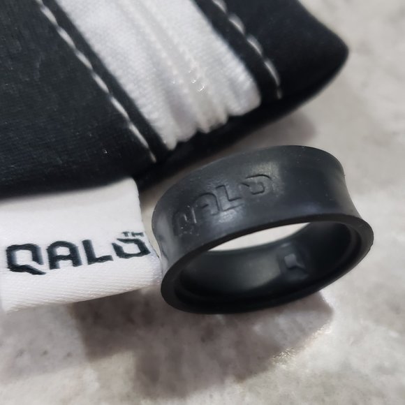 QALO Men's 'Step Edge' Black Silicone Band, Size 10 - Picture 3 of 5